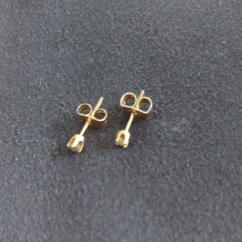 14kt Gold Elegant Gold Stud Earrings